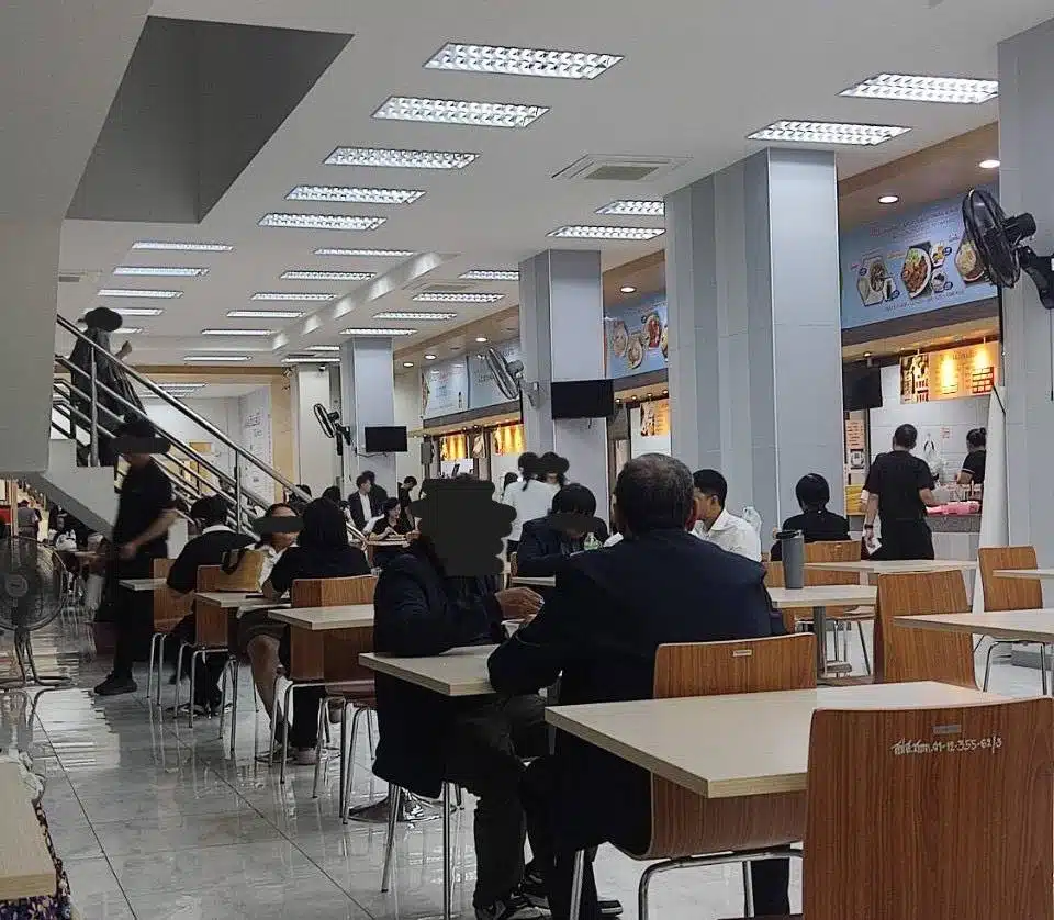 การใช้เงิน 12 ล้านในการปรับปรุงโรงอาหารถูกตั้งคำถามโดยไอซ์