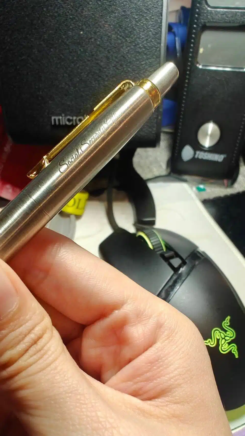 สรยุทธ เปิดข้อมูลซื้อปากกา 500 ด้าม วงเงิน 2.4 แสน-4