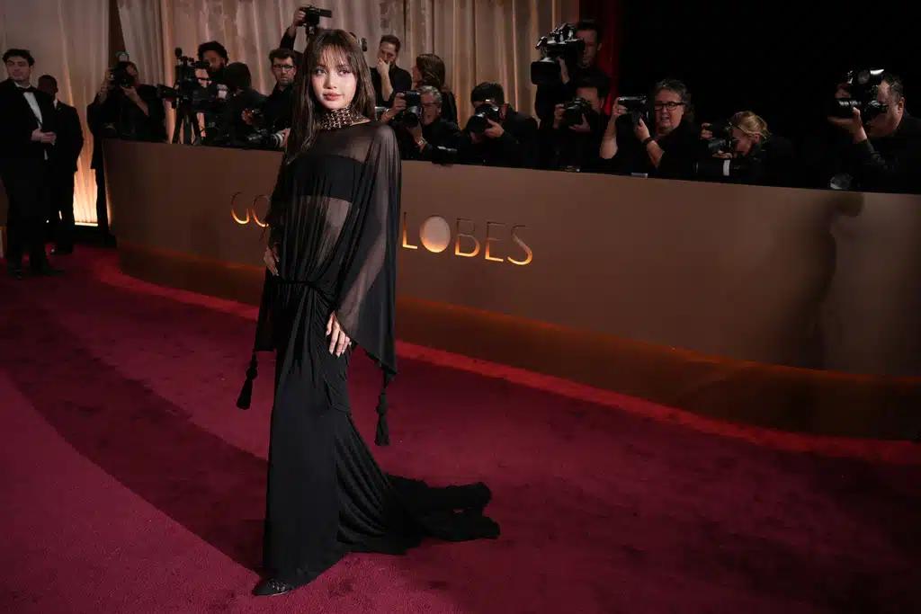 ลิซ่า BLACKPINK เดินพรมแดง Golden Globes 2026-3