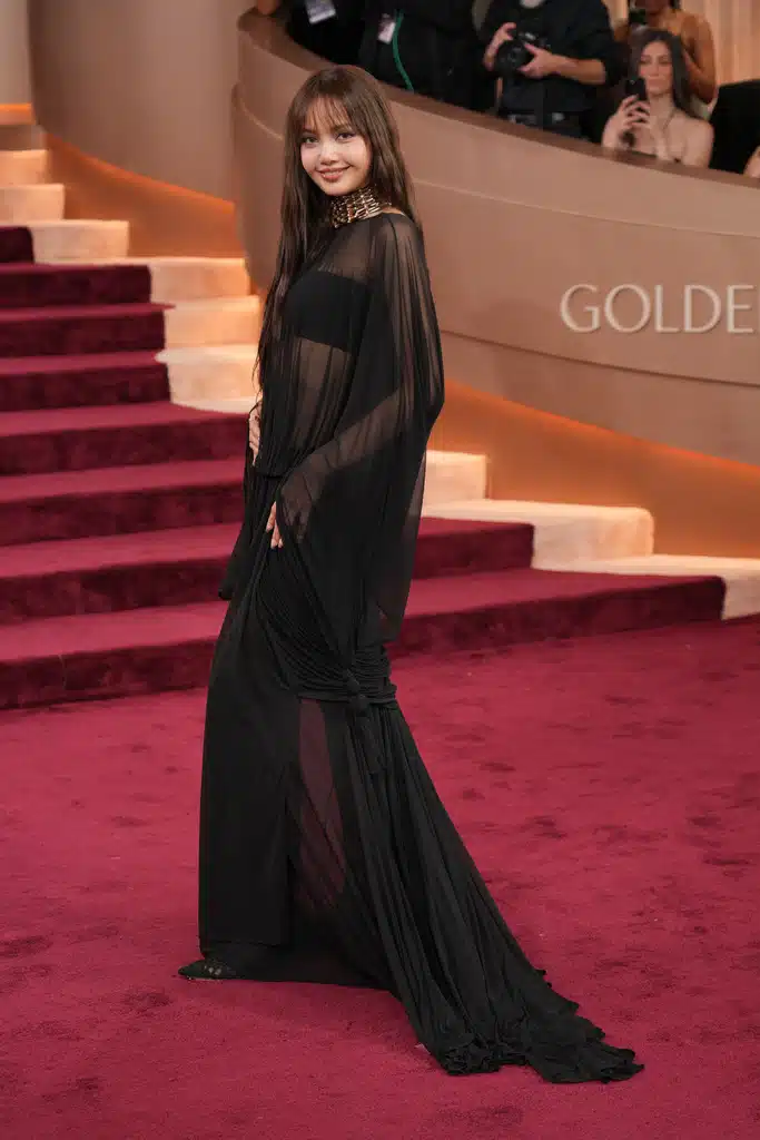 ลิซ่า BLACKPINK เดินพรมแดง Golden Globes 2026