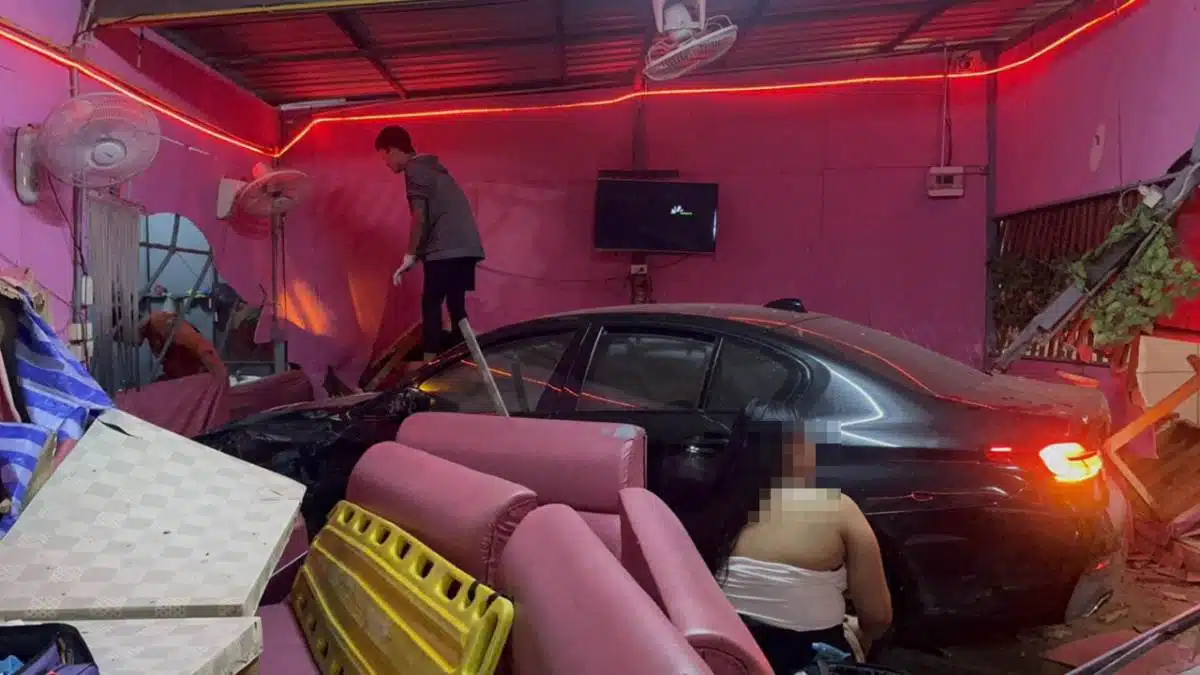 ร้านคาราโอเกะ บางพลี