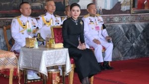 ท่านผู้หญิงอรอนงค์ ปิยนาฏวชิรพัทธ์ เป็นผู้แทนพระองค์ในพิธียกฉัตร