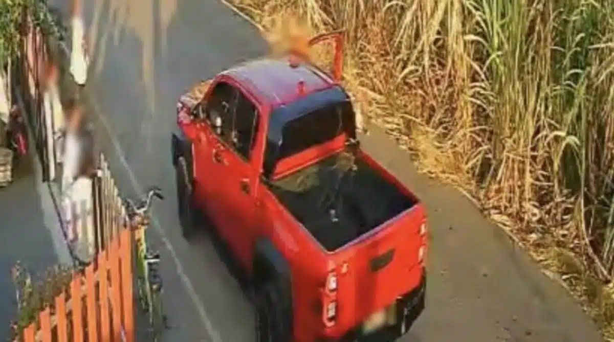 รถกระบะคันสีแดงของเจ้าอาวาสลพบุรีที่ใช้ขับในวันเกิดเหตุ