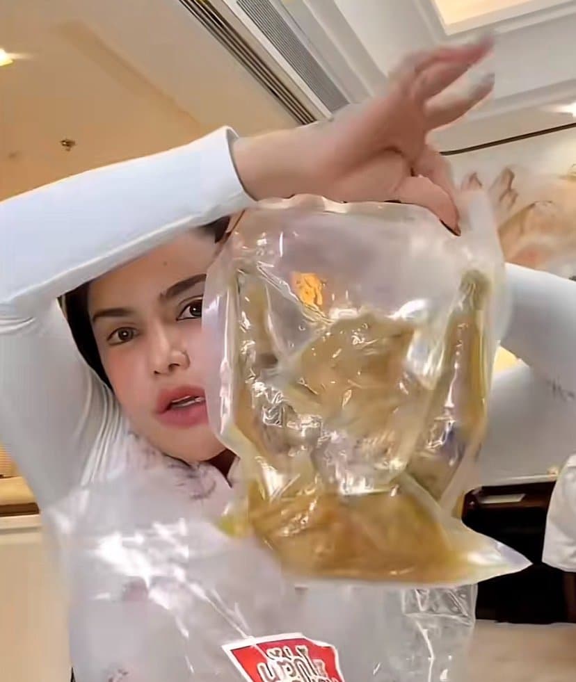 พิมรี่พาย ซัดกลับดราม่า ไก่ต้มน้ำปลา ราคาแพงเกิน ลั่น "ไม่ต้องซื้อไม่ต้องกิน"-2