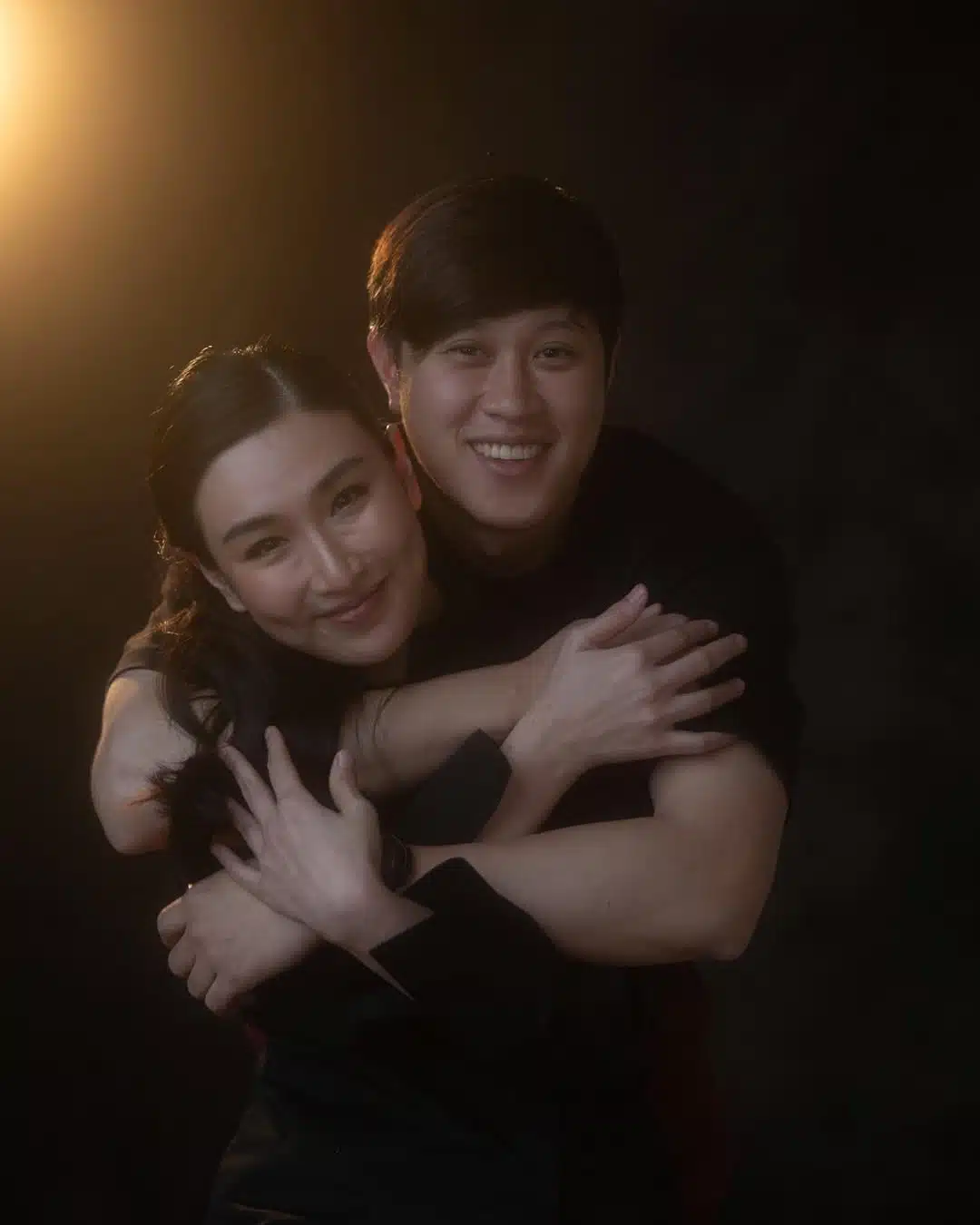 ย้อนเส้นทางรัก กระติ๊บ ชวัลกร-ปั่น พจศกร จากจูบวัดใจ เพื่อลืมแฟนเก่า สู่วันวิวาห์ล่มและความจริงทำใจสลาย-1