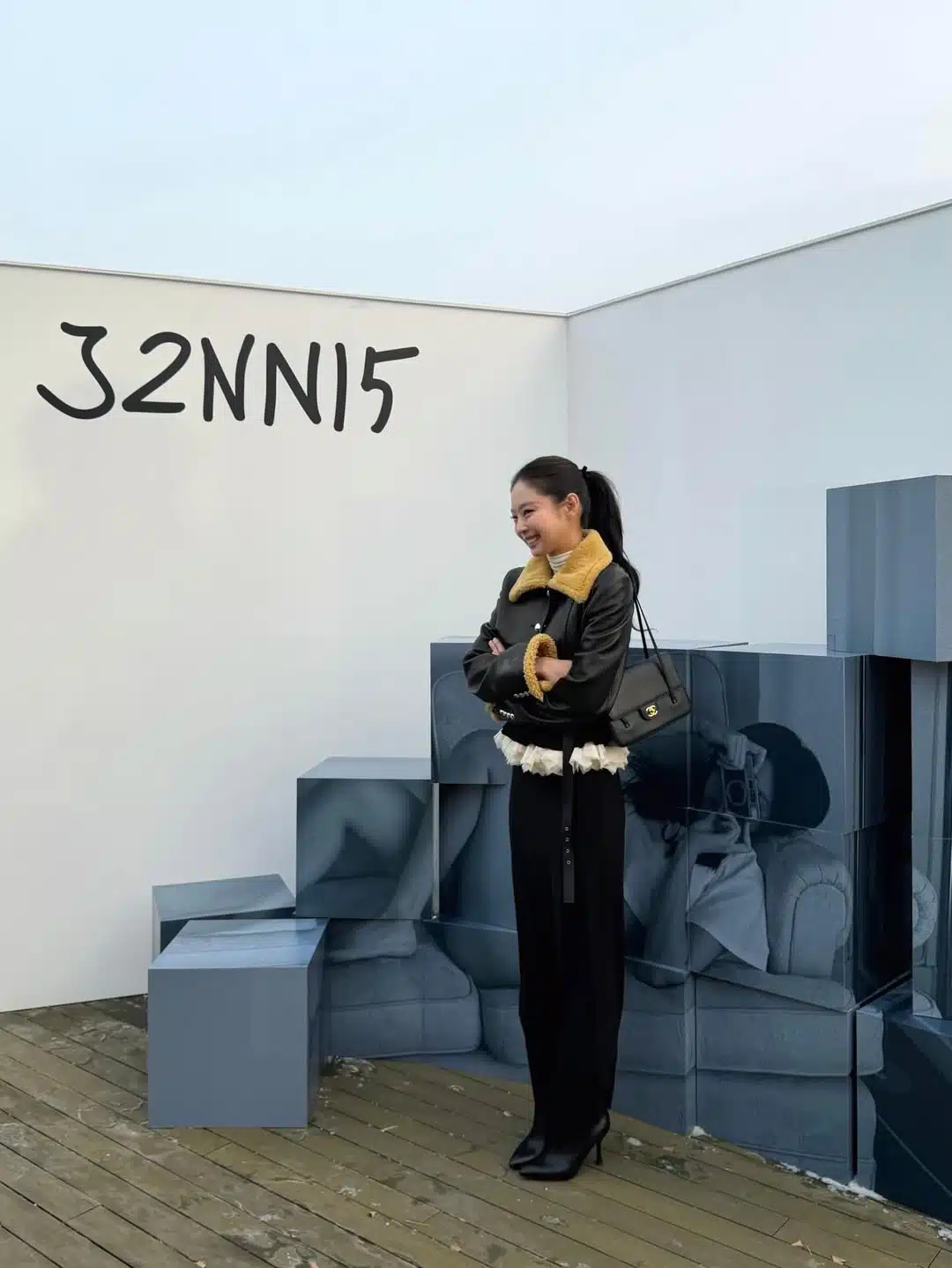 เจนนีในนิทรรศการ J2NNI5