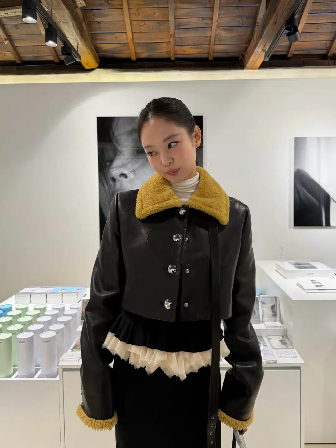 เจนนีในนิทรรศการ J2NNI5