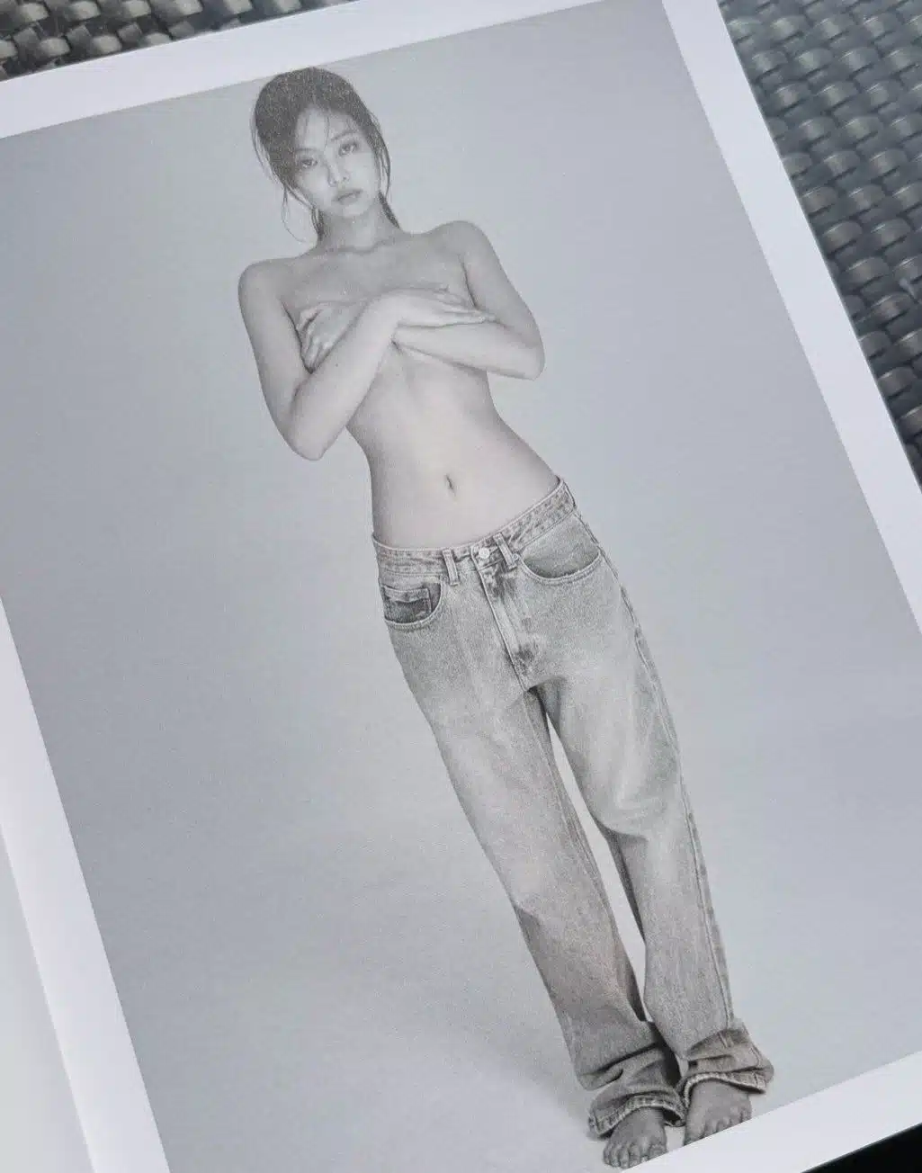 เจนนี่ ฉลองวันเกิดวัย 30 ปี เปิดนิทรรศการ J2NNI5