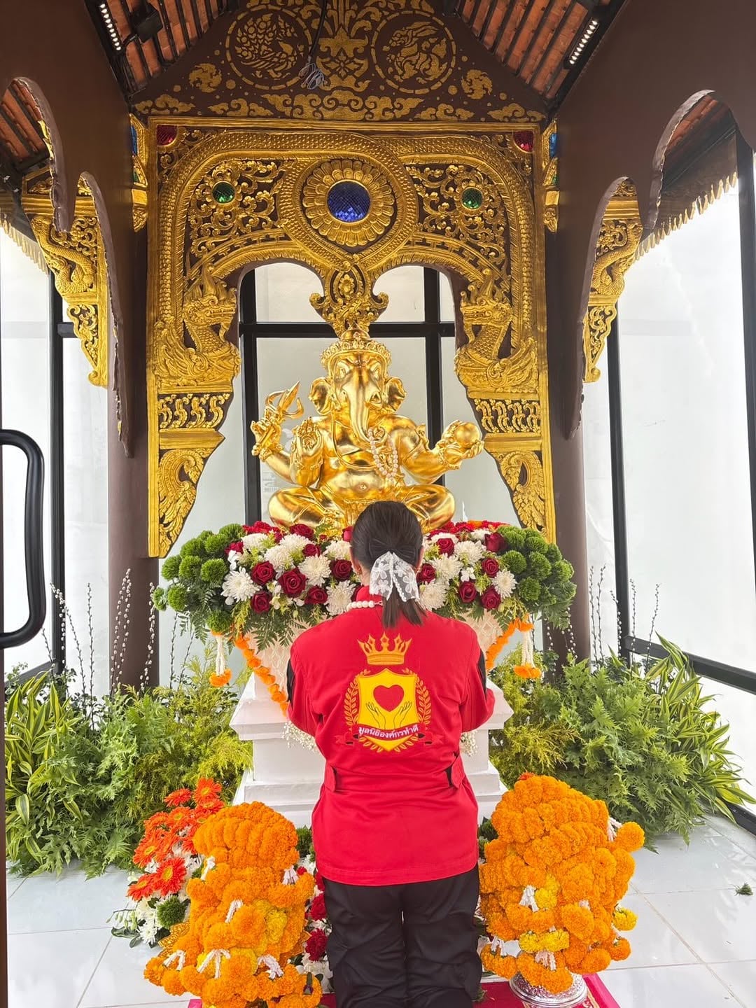 บุ๋ม ปนัดดา ตั้งโต๊ะทำพิธีบวงสรวงองค์พระพิฆเนศ คอหวยตาตื่น หลังเห็นเลขหางประทัด-2