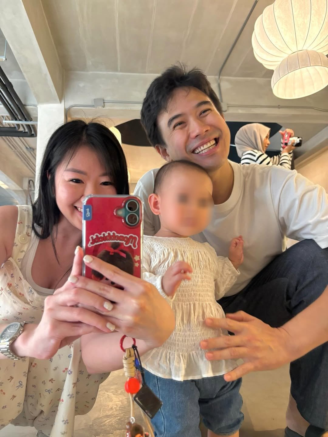 แม็ค ปวิช ปัดเป็น "พระเอกไม่ใช่พ่อของลูก" ยันครอบครัวแฮปปี้ดี แค่ไม่ได้โพสต์ลงโซเชียล-2