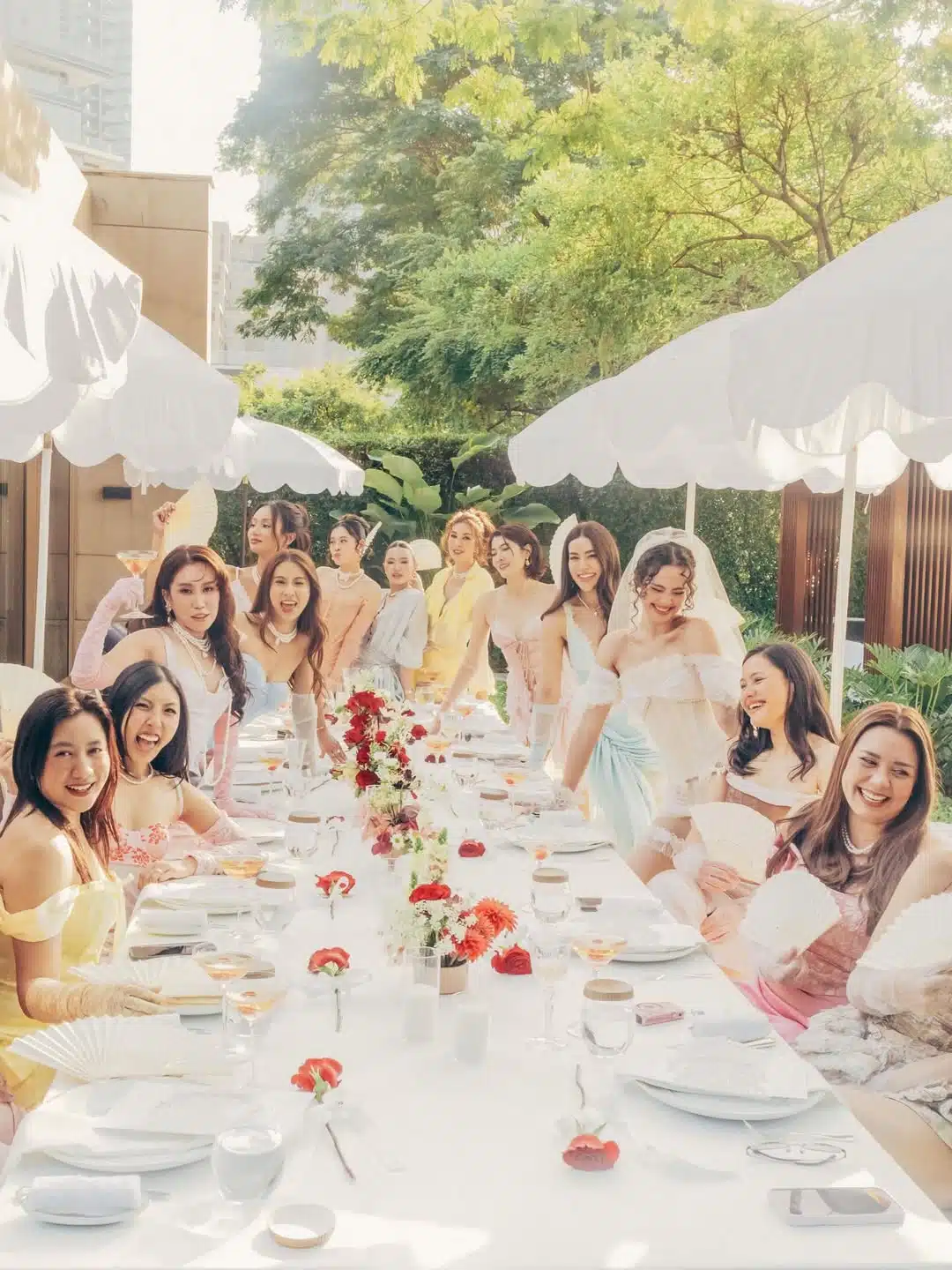 ญาญ่า อุรัสยา ในงานปาร์ตี้สละโสดและเพื่อน