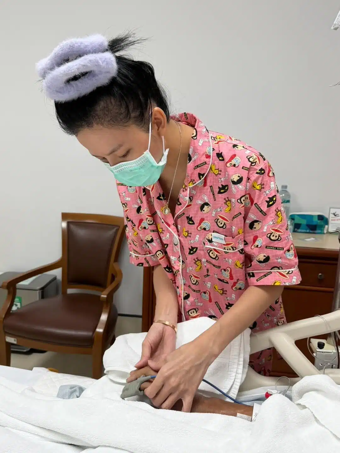 จ๊ะ นงผณี อัปเดตอาการล่าสุด หลัง พ่อถูกรถชน เข้า ICU ครบ 2 วันแล้วยังไม่ฟื้น-2