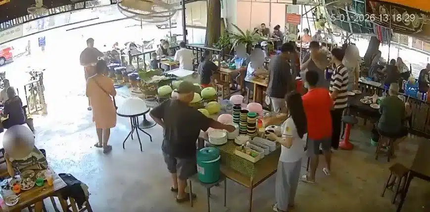 ชายหัวร้อนด่ากราดเด็กกลางร้านบุฟเฟต์ภูเก็ต