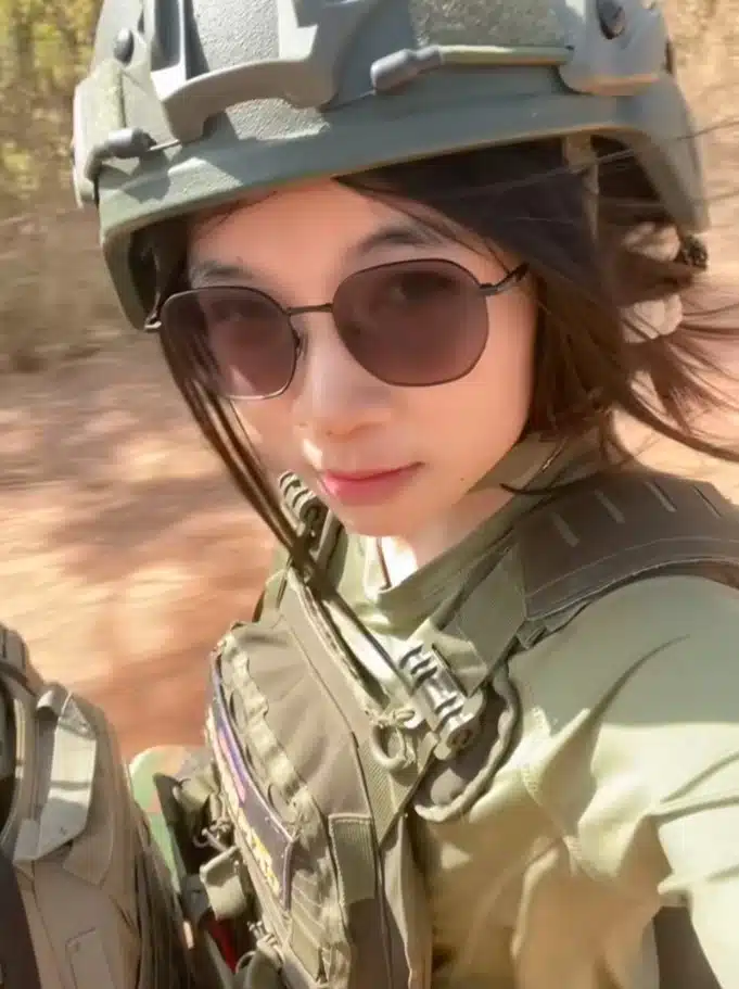 ทหารหญิงกัมพูชาพูดถึงความได้เปรียบในการสู้รบกับทหารไทย