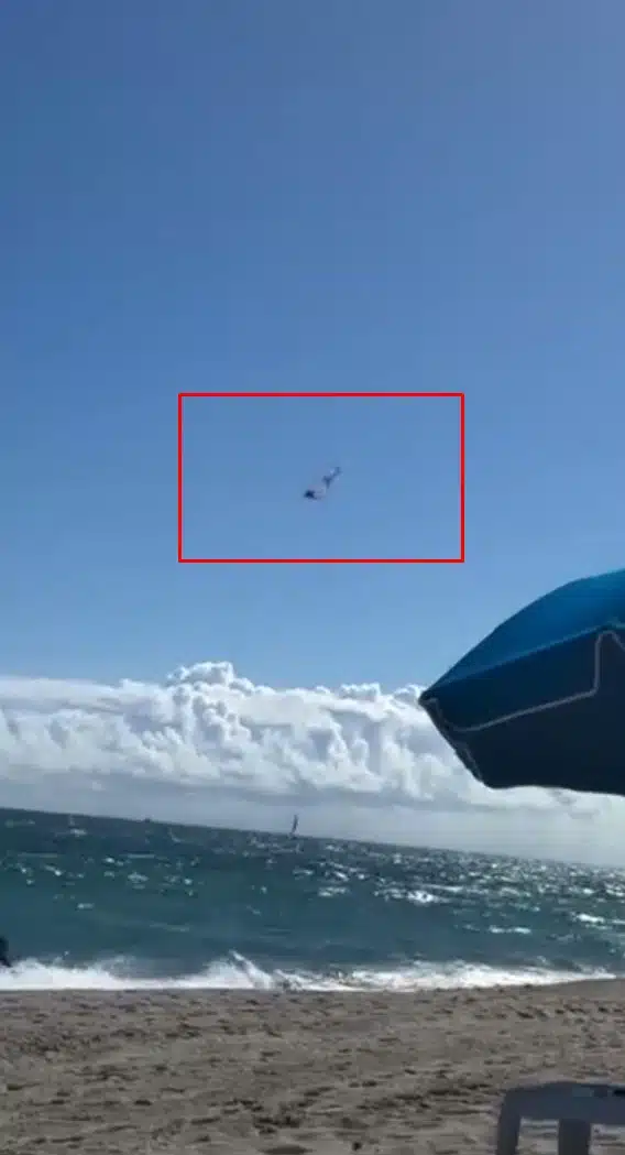 ภาพเหตุการณ์พาราไกลเดอร์ตกทะเลฟลอริดา ขณะช่วยเหลือชายที่ติดอยู่