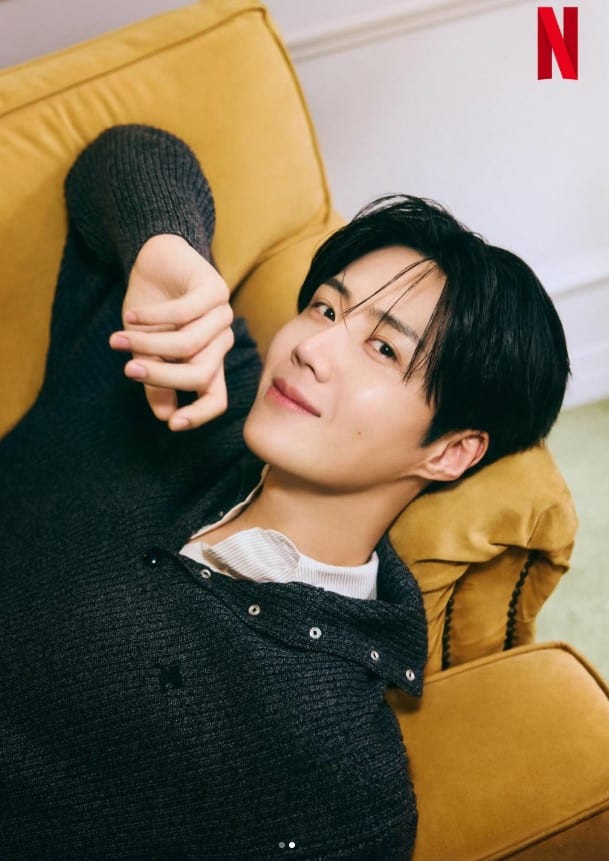 คิมซอนโฮได้สัมภาษณ์ถึงความท้าทายในการพูดหลายภาษาในซีรีส์