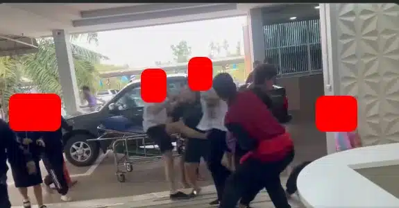 โจ๋รุมยำคู่อริที่เตียงผู้ป่วยในโรงพยาบาลกุยบุรีอย่างไม่เกรงกลัว