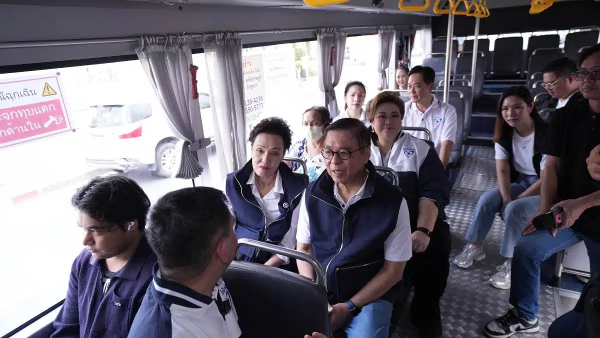 ศุภจี หาเสียงบนรถประจำทาง