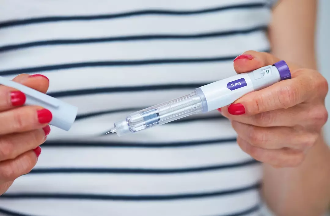 หนุ่มอังกฤษ ปักปากกาลดน้ำหนัก ทึ่ง อวัยวะเพศยาวขึ้น 7.6 เซนติเมตร แพทยอธิบายว่า ยาลดน้ำหนักไม่ไดเพิ่มขนาดอวัยวะเพศโดยตรงในวัยผู้ใหญ่