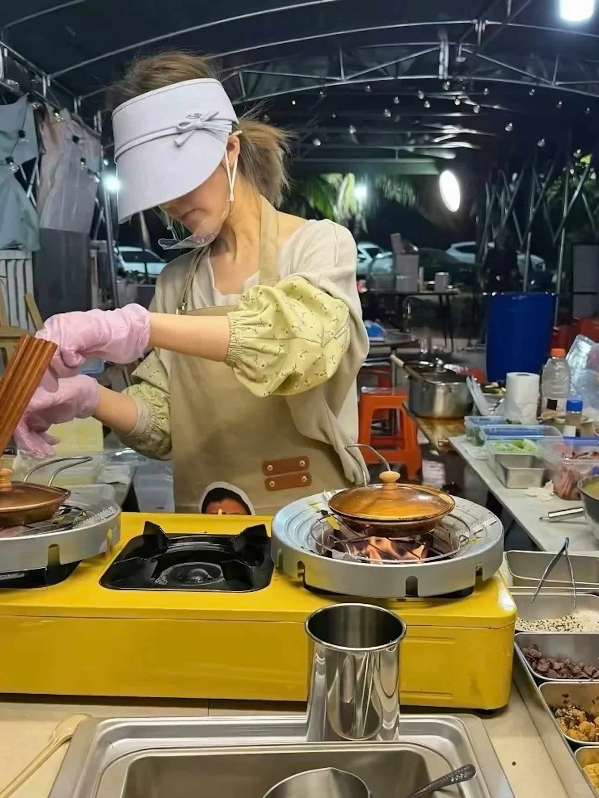 จ้าวลู่ซือ ผันตัวเป็นแม่ค้าตลาดนัด หลังแตกหักต้นสังกัดเก่า ไม่ง้อวิถีซุปตาร์-1