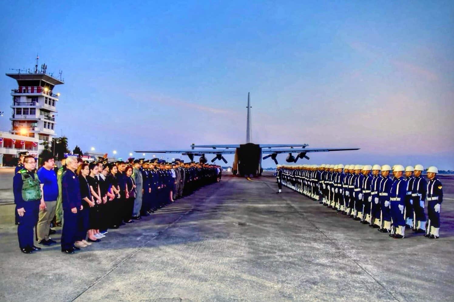 ทะเบียนรถ-เลขเครื่องบิน เคลื่อนร่าง 2 นักบิน AT-6TH หลังประสบอุบัติเหตุตกระหว่างฝึก-4