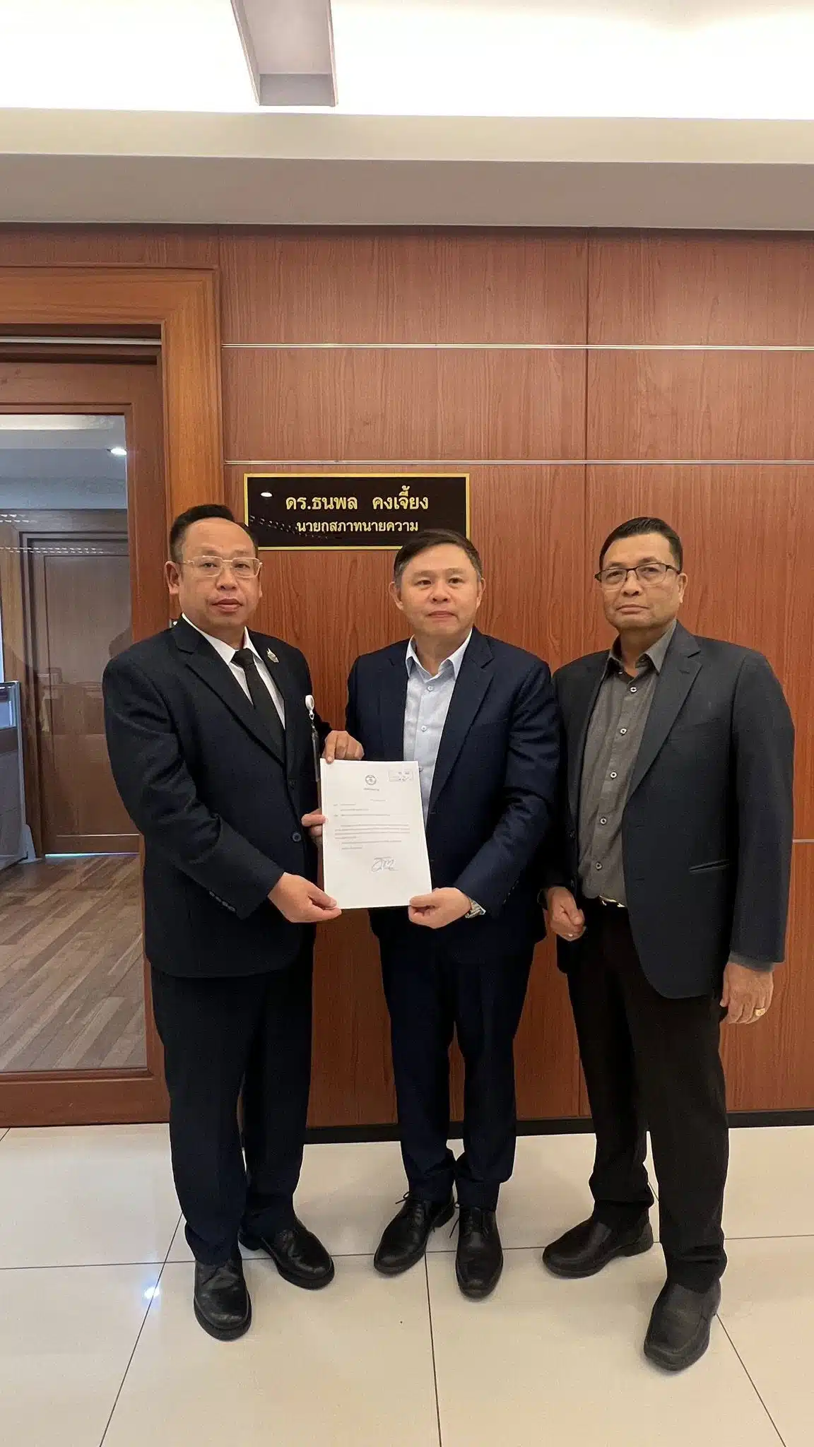 นายกสภาทนายความ เผยสาเหตุ ทนายแก้ว ยื่นหนังสือลาออกจากตำแหน่ง-2