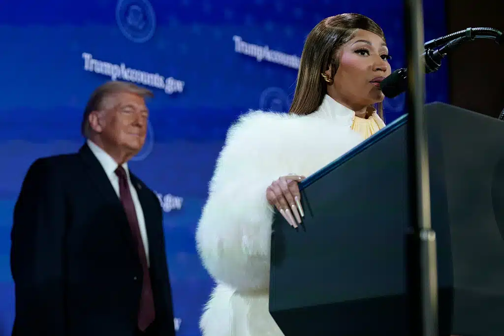 นิกกี้ มินาจ กล่าวสุนทรพจน์สนับสนุนโดนัลด์ ทรัมป์ บนเวที