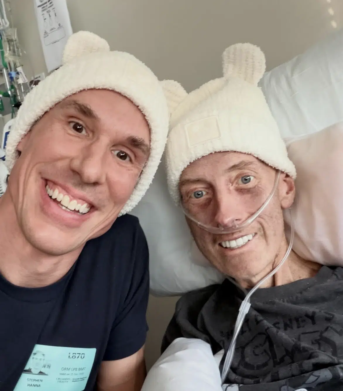 เมื่อวันคริสต์มาสที่ผ่านมา ทั้งคู่เพิ่งโพสต์ภาพสวมหมวกคู่กัน แม้เบรตจะดูซูบผอมและต้องใส่สายให้อาหารทางจมูก