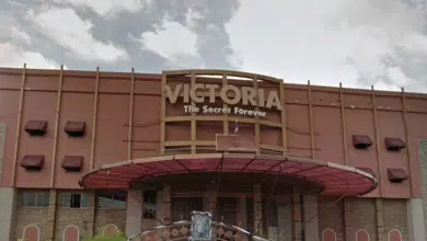 ปิดคดีอัปยศ ยืนคุก 50 ปี “ป๋าติ๊ก-เสี่ยกบ” บังคับเด็กค้ากาม วิคตอเรียซีเครท อาบอบนวด