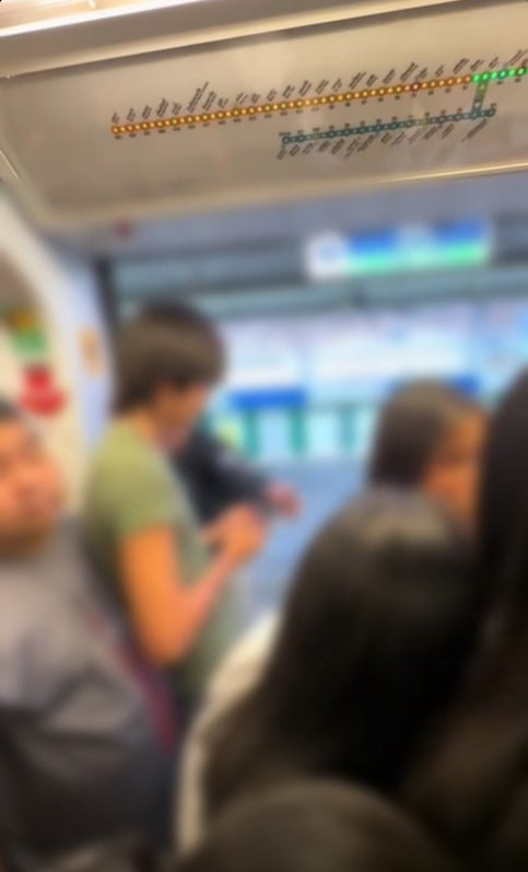 หนุ่มทำคอนเทนต์ ถูกขโมยโทรศัพท์มือถือบนรถไฟฟ้าบีทีเอส