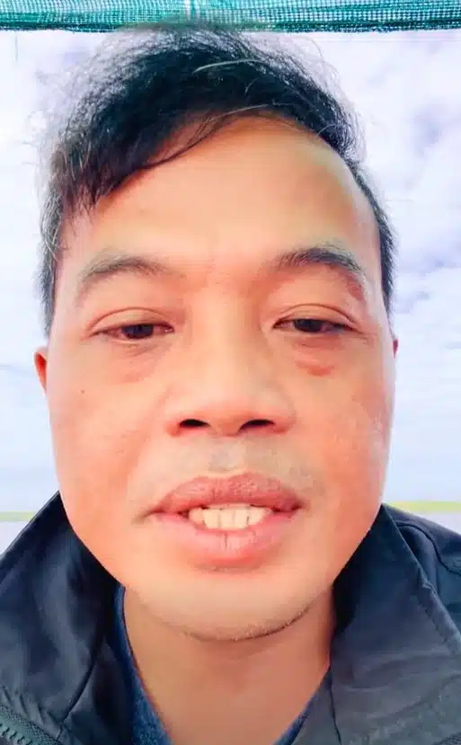 ชายชาวกัมพูชาขณะอัดคลิปวิดีโอพูดถึงประเทศไทย