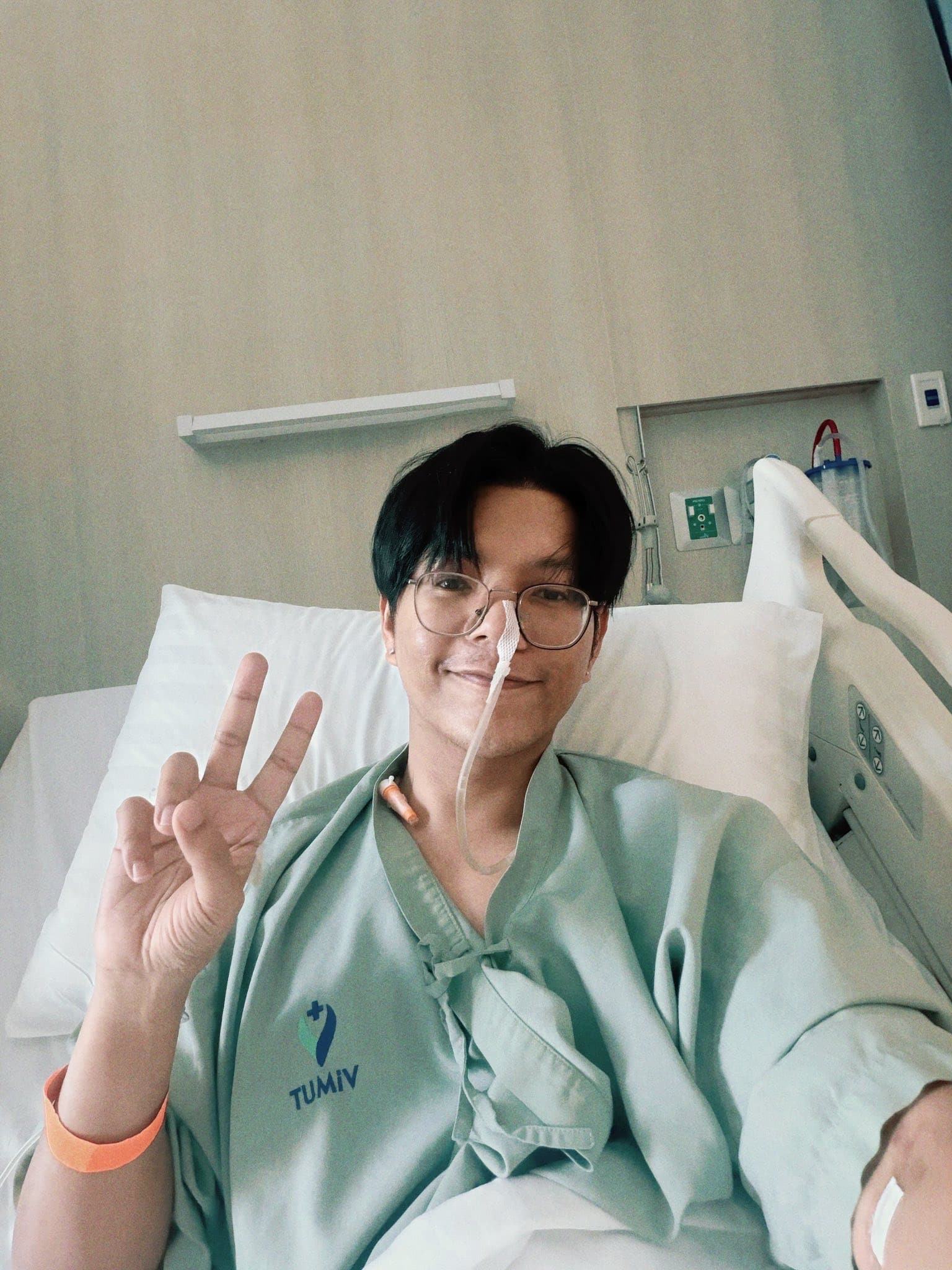 หามตัว นักร้องดัง ส่งรพ.ด่วน หลังปวดท้องรุนแรง แพทย์พบภาวะแทรกซ้อนจากแผลผ่ามะเร็ง-1