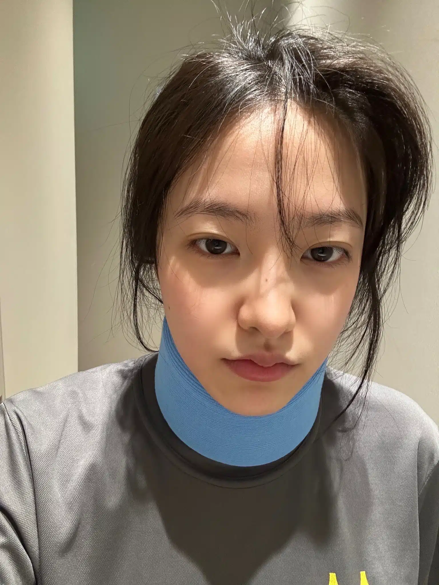 เยริ Red Velvet ใส่เฝือกอ่อนที่คอ