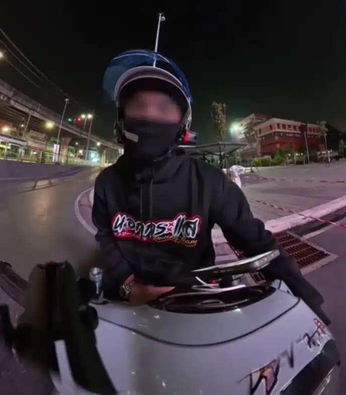 ภาพจากคลิปวิดีโอที่ไรเดอร์ออกมาขอโทษสังคม