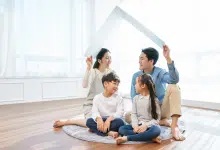 กู้ร่วมซื้อบ้านได้กับคนนามสกุลเดียวกัน พี่น้อง พ่อแม่ คู่สมรส คู่รักที่ไม่ได้จดทะเบียนสมรสแต่มีหลักฐานการอยู่ร่วมกันยืนยัน และคู่รัก LGBTQ+