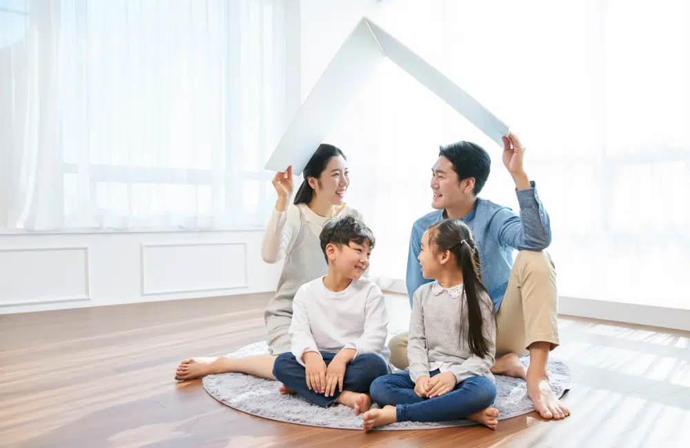 กู้ร่วมซื้อบ้านได้กับคนนามสกุลเดียวกัน พี่น้อง พ่อแม่ คู่สมรส คู่รักที่ไม่ได้จดทะเบียนสมรสแต่มีหลักฐานการอยู่ร่วมกันยืนยัน และคู่รัก LGBTQ+