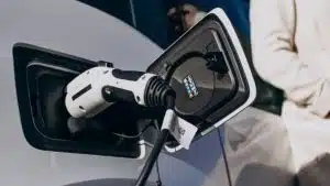 ไขข้อสงสัย! ประกันรถ EV แต่ละรุ่นราคาไม่เท่ากันเพราะอะไร? เช็กปัจจัยตัดสินเบี้ยประกันที่เจ้าของรถต้องรู้