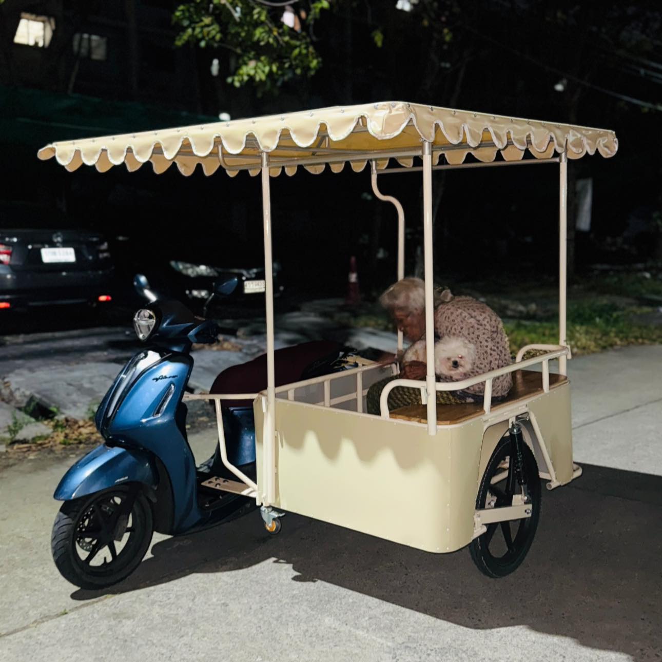 รถขนผักคันใหม่ของคุณยายช่วยให้การขายผักสะดวกและปลอดภัยมากขึ้น