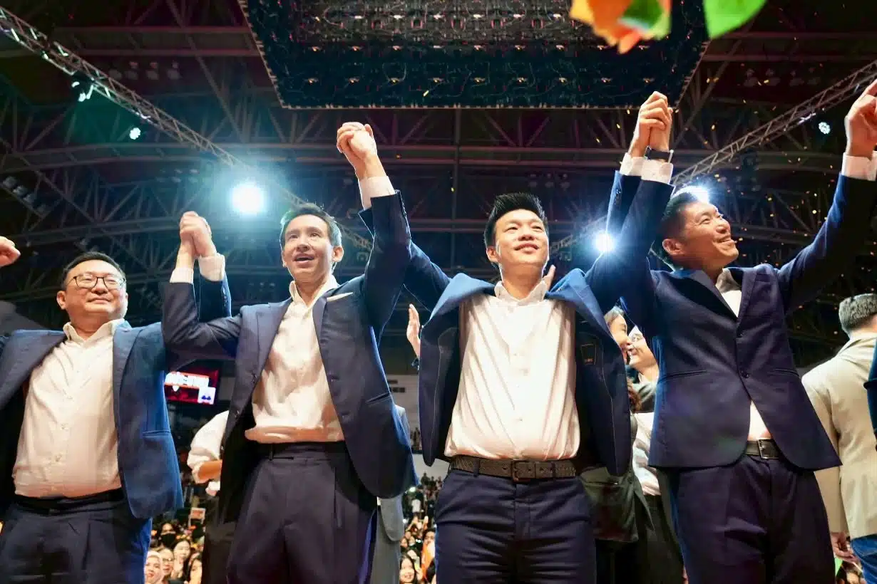 พิธา ลิ้มเจริญรัตน์ และ เท้ง ณัฐพงษ์