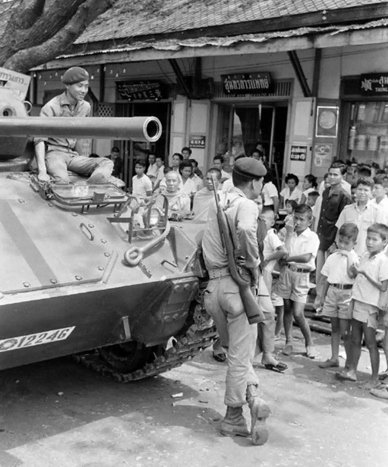 จอมพล ป. พิบูลสงครามได้ตั้งพรรคเสรีมนังคศิลาขึ้นมาสนับสนุนอำนาจของตนเอง