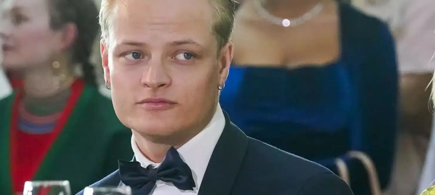 ฉาวซ้ำ "มาริอุส" โอรสเจ้าหญิงนอร์เวย์ โดนรวบเข้าคุก 4 สัปดาห์ เจอข้อหาหนักขู่ฆ่าด้วยมีด-ละเมิดคำสั่งห้ามเข้าใกล้แฟนเก่า