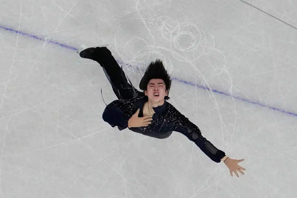 ชา จุน-ฮวาน สเก็ตลีลาประเภททีมชายจากเกาหลีใต้ โชว์ผลงานในโอลิมปิกฤดูหนาว 2026