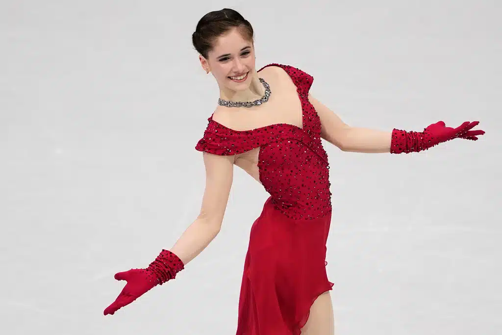 อิซาโบ เลวิโต นักสเกตสาวทีมชาติสหรัฐฯ ขณะวาดลวดลายในการแข่งขันฟิกเกอร์สเกตประเภทบุคคลหญิง