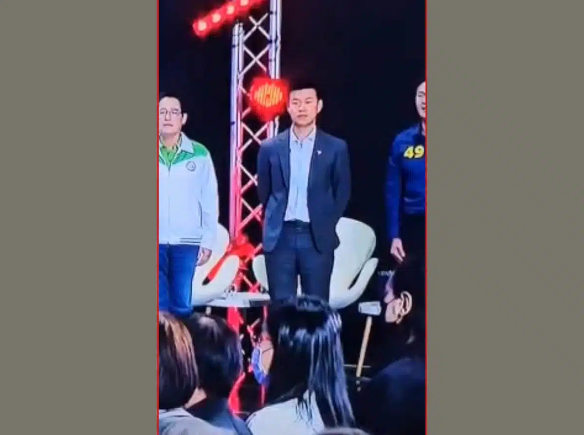 ณัฐพงษ์ เรืองปัญญาวุฒิ หรือ “เท้ง” แคนดิเดตนายกรัฐมนตรี พรรคประชาชน ยืนยันร่วมร้องเพลงชาติบนเวทีดีเบต เพียงแต่อาจร้องไม่ดังเท่าคนอื่น