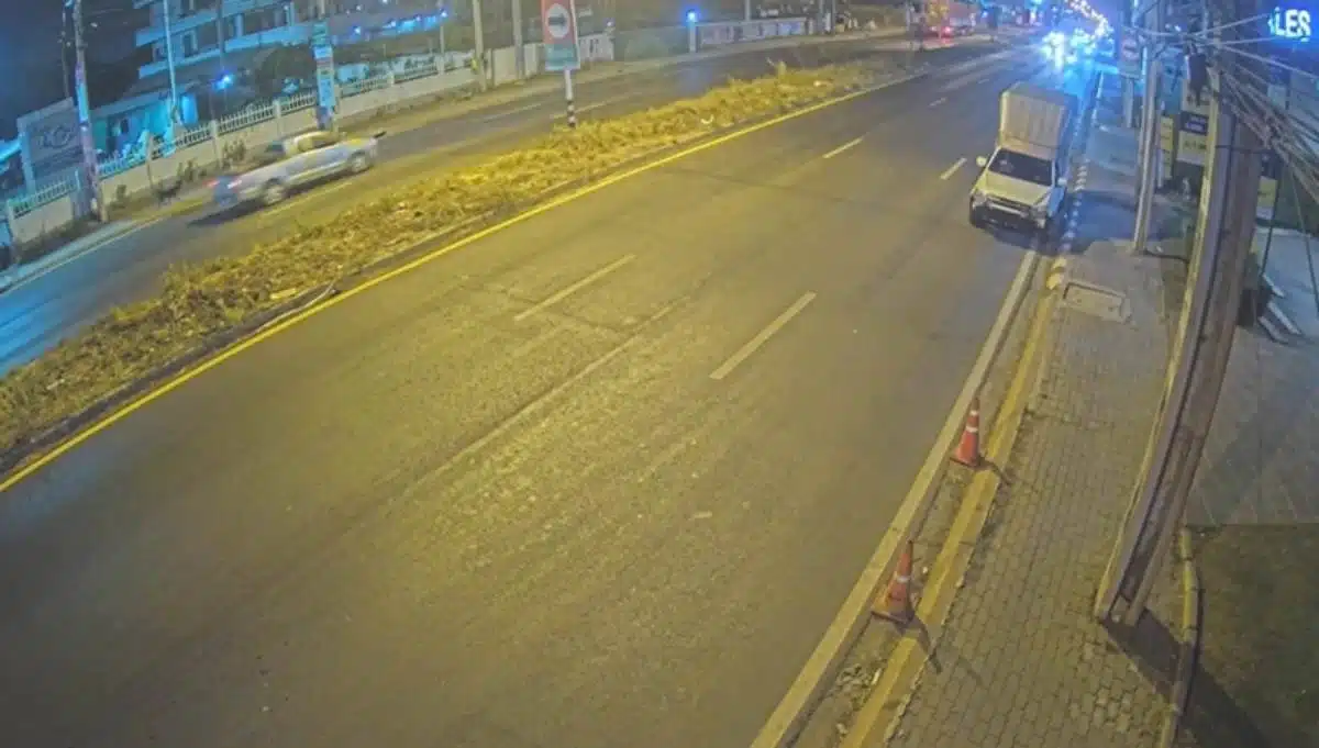 รถตู้ทึบของนายกฤษฎา ผู้ก่อเหตุ