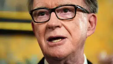 ไฟลามทุ่ง! นายกฯ อังกฤษ ขอโทษ ยอมรับโง่เชื่อคำโกหก 'แมนเดลสัน' ปมฉาวเอปสตีน