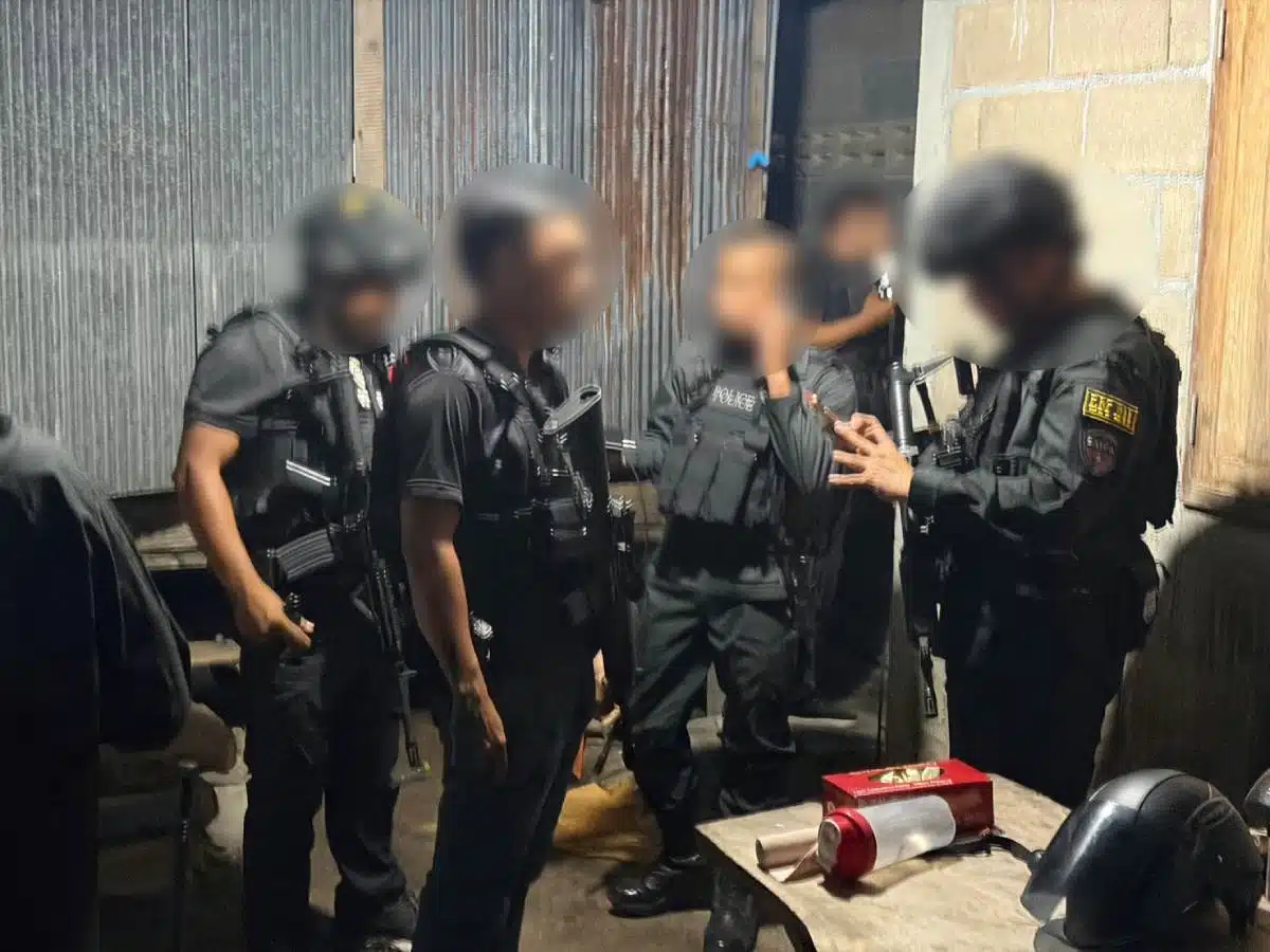 บึ้มสนั่นยะลา! สมาชิกกลุ่มผู้ก่อความไม่สงบพลาดทำระเบิดแสวงเครื่องบึ้มใส่ตัวเองดับ 1 ราย บาดเจ็บอีก 3-4 รายหามกันหนีเข้าป่าสวนยาง