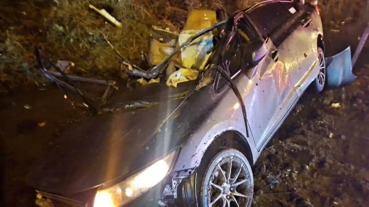 อุบัติเหตุสลดระหว่างทางกลับบ้านครอบครัว 4 คนเสียชีวิตในอุบัติเหตุรถชนสุดสยองที่บางปะกง