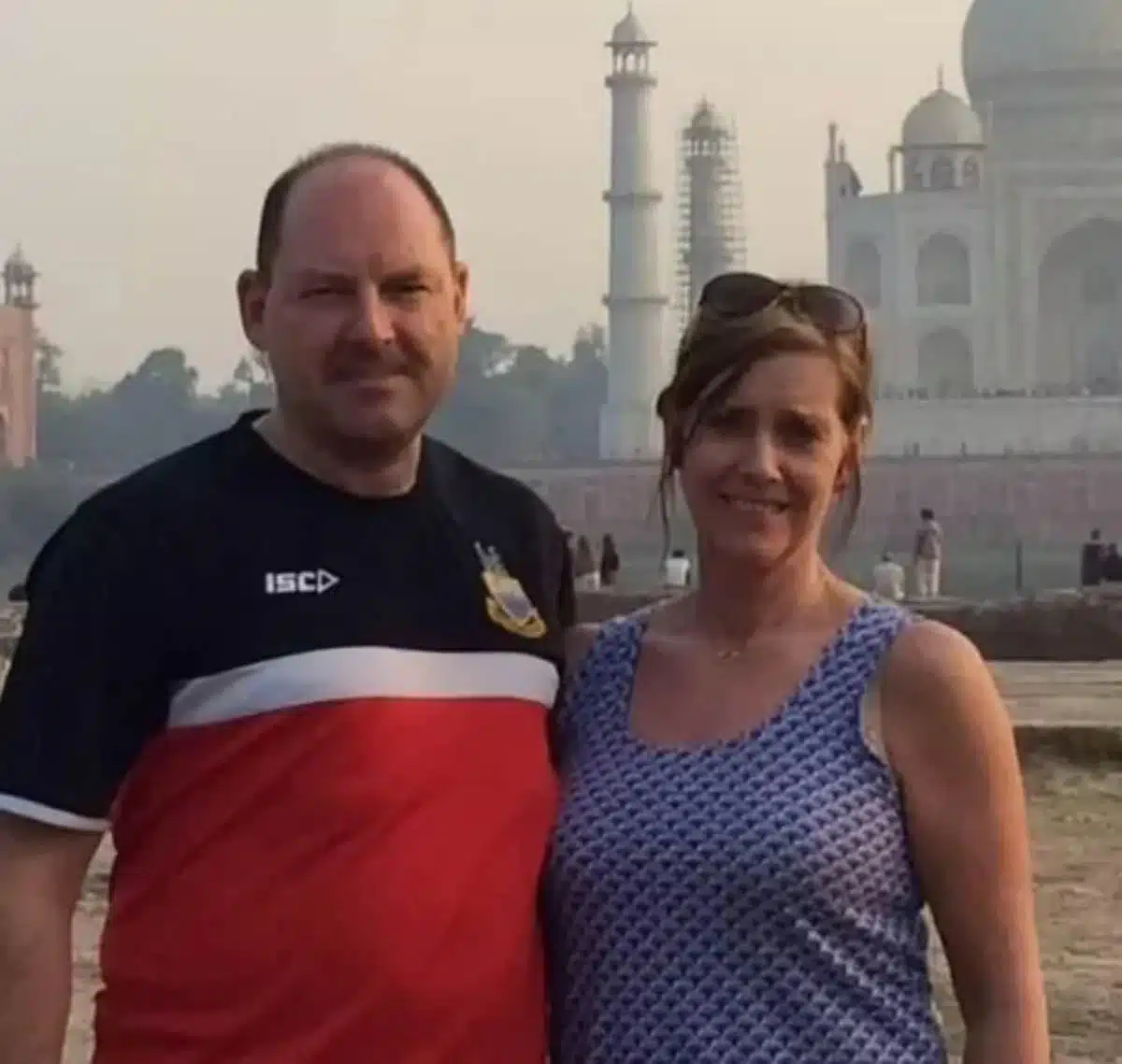 เจฟฟ์ บราวน์ ยังคงอยู่กับซาราห์ ภรรยาของเขา แม้จะมีเรื่องนอกใจเกิดขึ้น