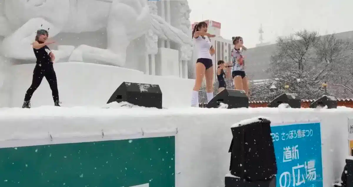 บริษัทตัวแทนโปรโมตภาพถ่าย "ชุดว่ายน้ำ Frozen" ทันทีหลังจากออกแถลงการณ์ขอโทษอย่างเป็นทางการ